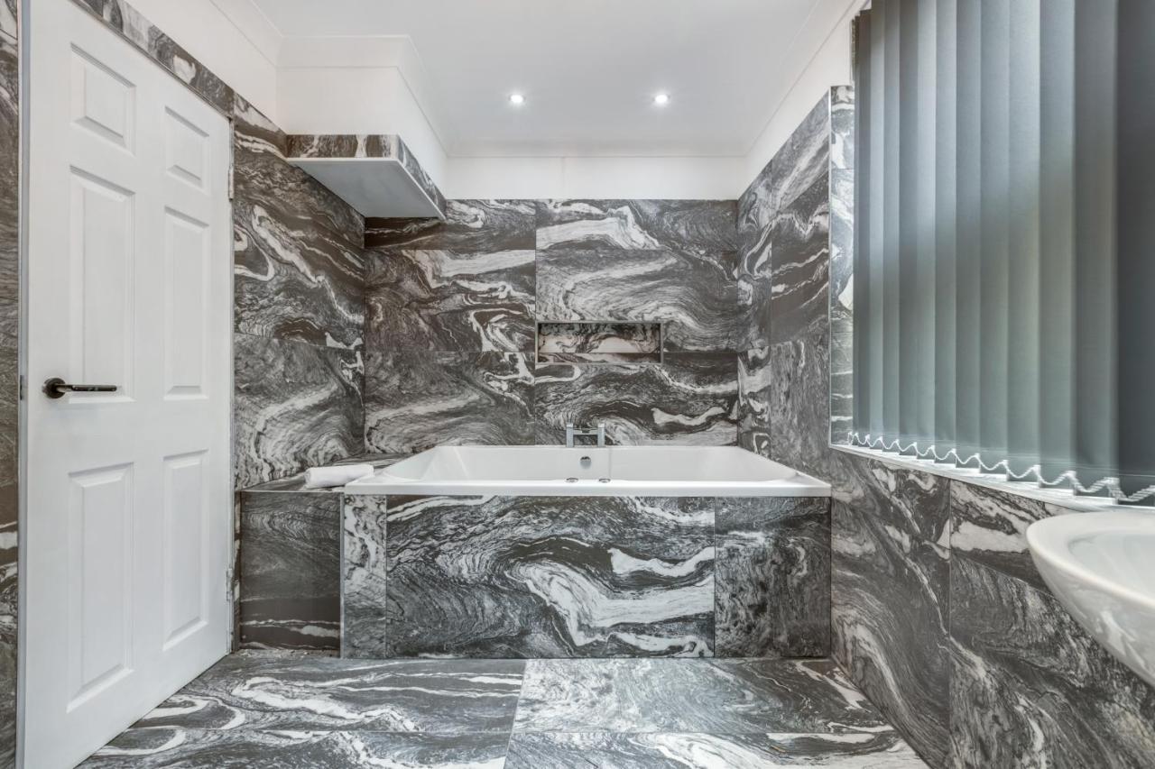 Crystal Towers Sasco Apartments بلاكبول المظهر الخارجي الصورة